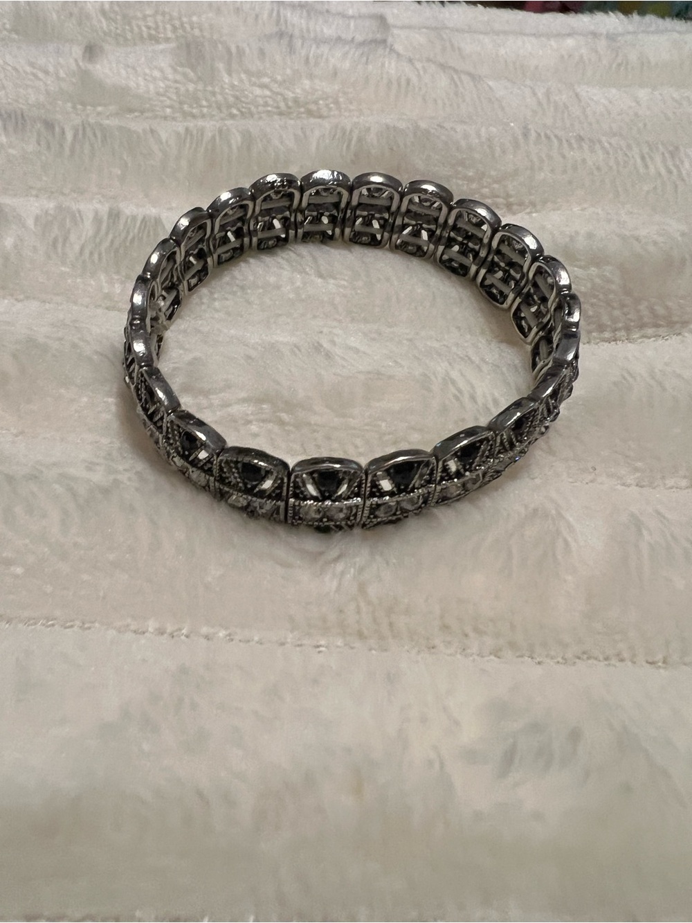 Vintage Look Black and Silver Crystal Stretch Bracelet - Picture 4 of 5